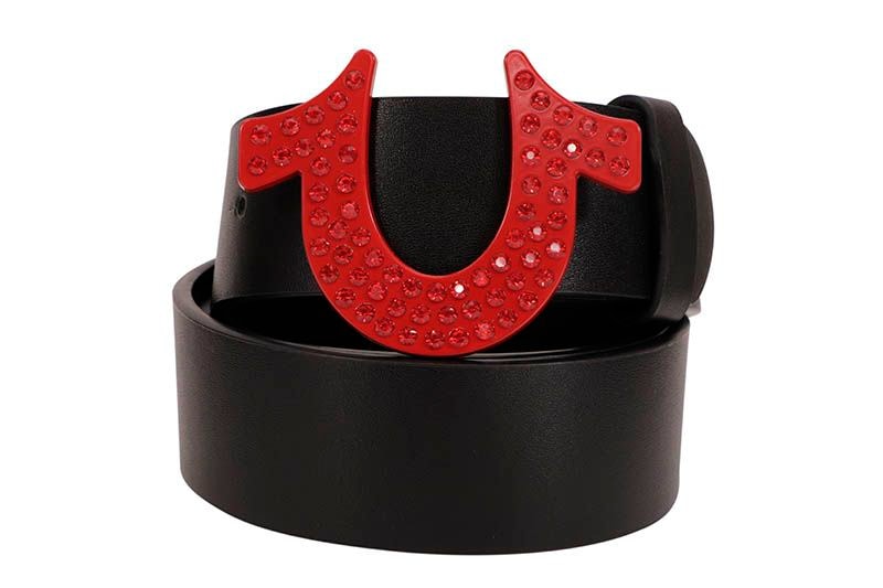 TRUE RELIGION CRYSTAL HORSESHOE BUCKLE BELT (TR2856:BLACK/RED)