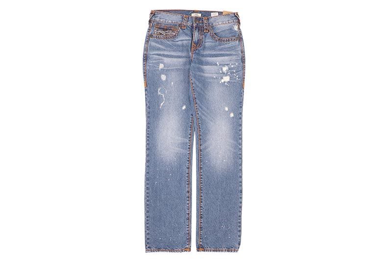 TRUE RELIGION RICKY BEACH SPLATTER DISTRESSED STRAIGHT JEAN (108314:MEDIUM WASH WITH RIPS)