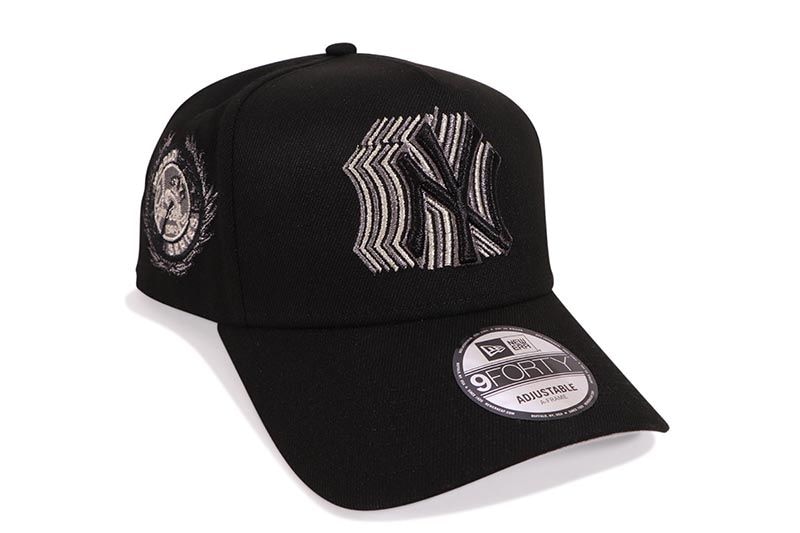 NEW ERA NEW YORK YANKEES OVERLAP 9FORTY AF ADJUSTABLE CAP (1949 WORLD SERIES SIDE PATCH/GREY UNDER VISOR/BLACK SILVER LOGO)