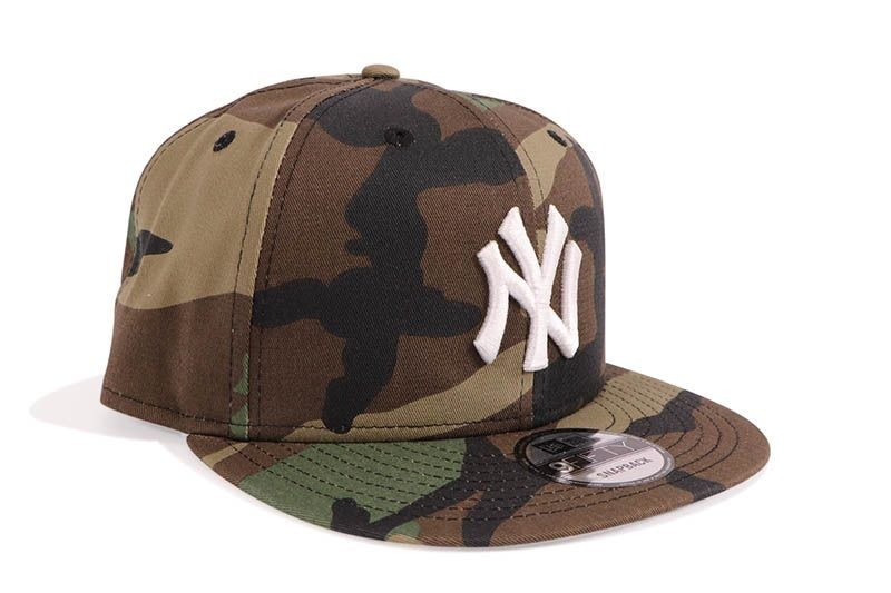 NEW ERA NEW YORK YANKEES 9FIFTY SNAPBACK CAP (GREY UNDER VISOR/WOODLAND CAMO)