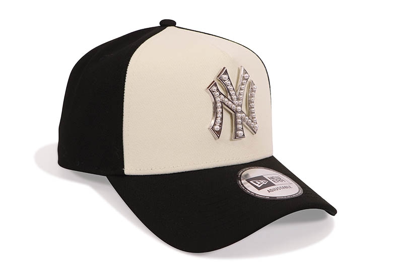 NEW ERA NEW YORK YANKEES PEARL BADGE 9FORTY A-FRAME TRUCKER CAP (BLACK/CROME WHITE) 14744953