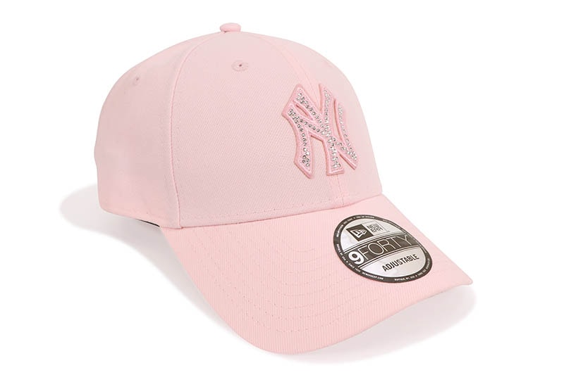 NEW ERA NEW YORK YANKEES RHINESTONE 9FORTY ADJUSTABLE CAP (PINK) 14942633