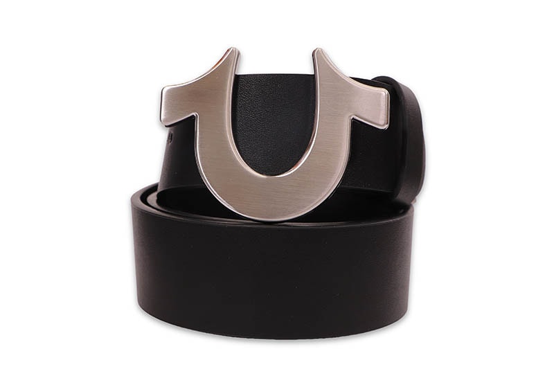 TRUE RELIGION HORSESHOE BUCKLE BELT (TR300897:SILVER METAL)