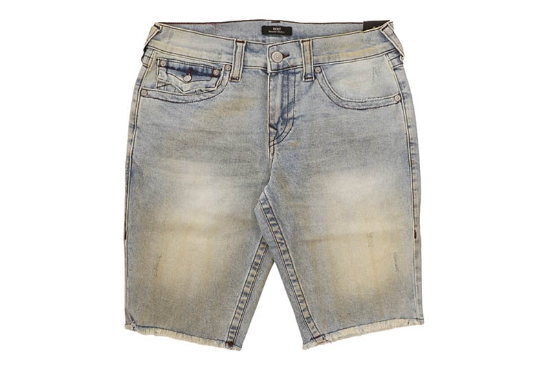 TRUE RELIGION RICKY FRAYED HEM FLAP SHORT (110268:POLLEN BLEACH LIGHT WASH)