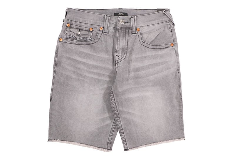 TRUE RELIGION BOBBY FRAYED HEM FLAP BAGGY SHORT (110995:RBIT DUSK GREY WASH)