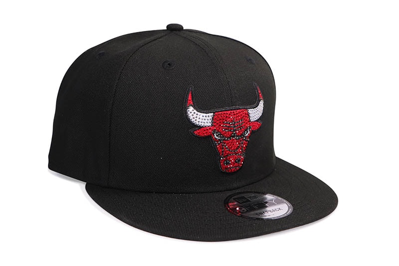 NEW ERA CHICAGO BULLS 9FIFTY SNAPBACK CAP (2026 NBA DRAFT RHINESTONE LOGO/GREY UNDER VISOR/BLACK)