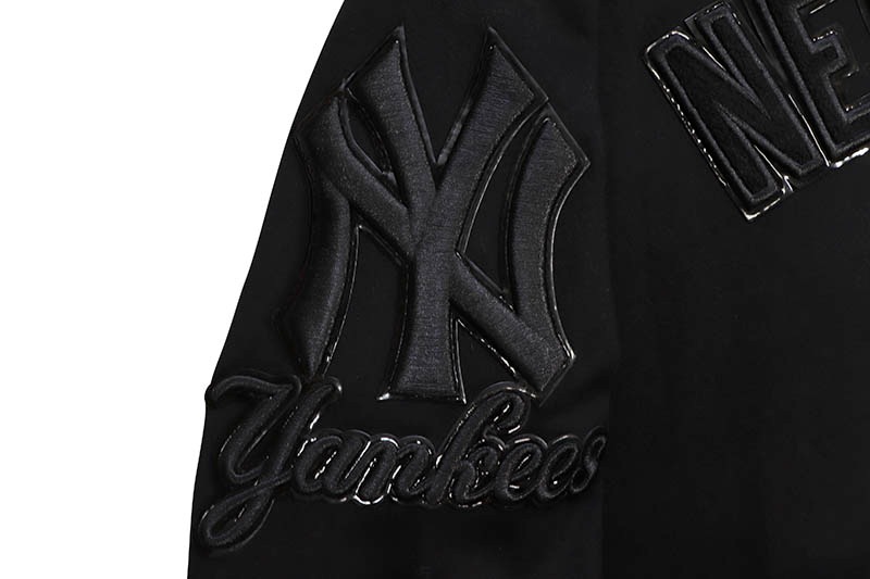 PRO STANDARD NEW YORK YANKEES TRIPLE BLACK LOGO HOODIE (LNY532556
