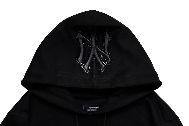 PRO STANDARD NEW YORK YANKEES TRIPLE BLACK LOGO HOODIE (LNY532556