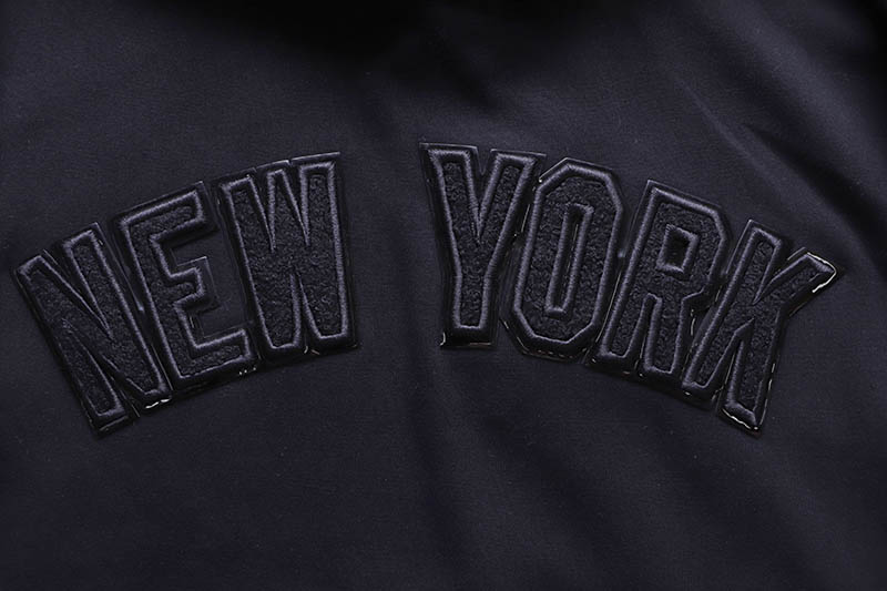 PRO STANDARD NEW YORK YANKEES TRIPLE BLACK LOGO HOODIE (LNY532556