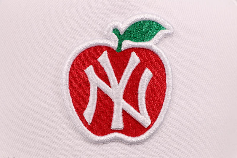 NEW ERA NEW YORK YANKEES APPLE LOGO 9FORTY AF ADJUSTABLE CAP (1996 WORLD SERIES SIDE PATCH/GREY UNDER VISOR/WHITE BLACK)