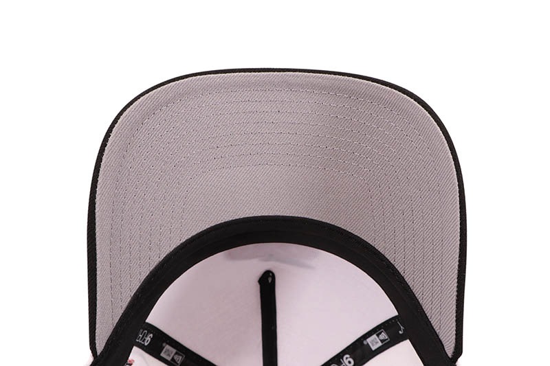 NEW ERA NEW YORK YANKEES APPLE LOGO 9FORTY AF ADJUSTABLE CAP (1996 WORLD SERIES SIDE PATCH/GREY UNDER VISOR/WHITE BLACK)