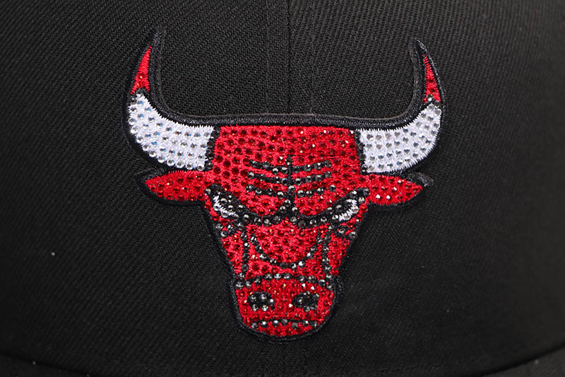 NEW ERA CHICAGO BULLS 9FIFTY SNAPBACK CAP (2026 NBA DRAFT RHINESTONE LOGO/GREY UNDER VISOR/BLACK)