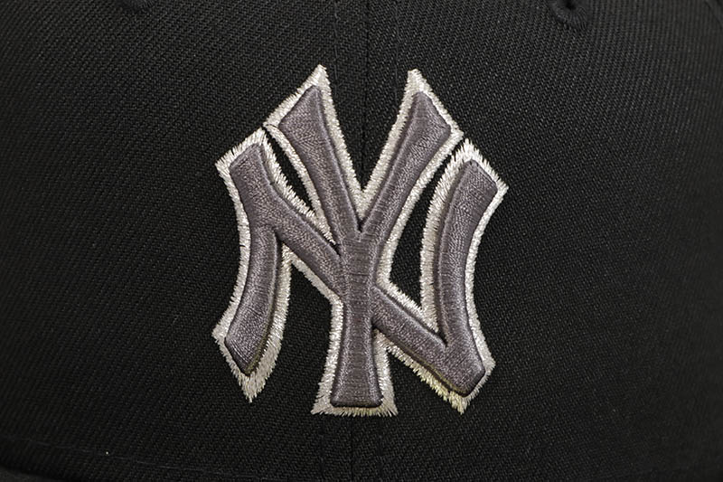 NEW ERA NEW YORK YANKEES 59FIFTY FITTED CAP (2000 SUBWAY SERIES SIDE PATCH/GREY UNDER VISOR/BLACK)