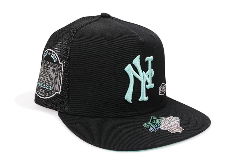 TWNTY TWO NY TIFFANY MESH TRUCKER CAP (BLACK/TIFFANY BLUE UNDER VISOR)