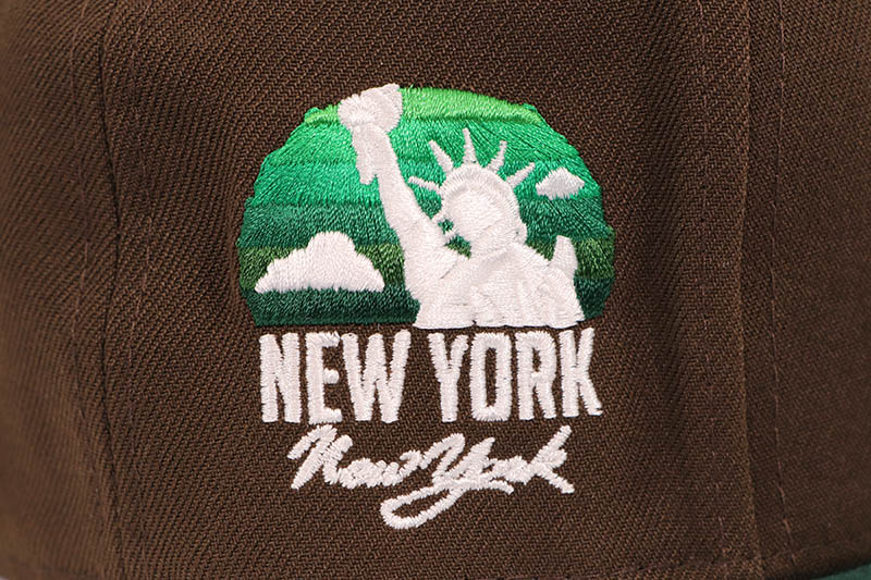 NEW ERA NEW YORK YANKEES 59FIFTY FITTED CAP (CITY SUNRISE SIDE PATCH/GREY UNDER VISOR/WALNUT DARK GREEN) 70971076