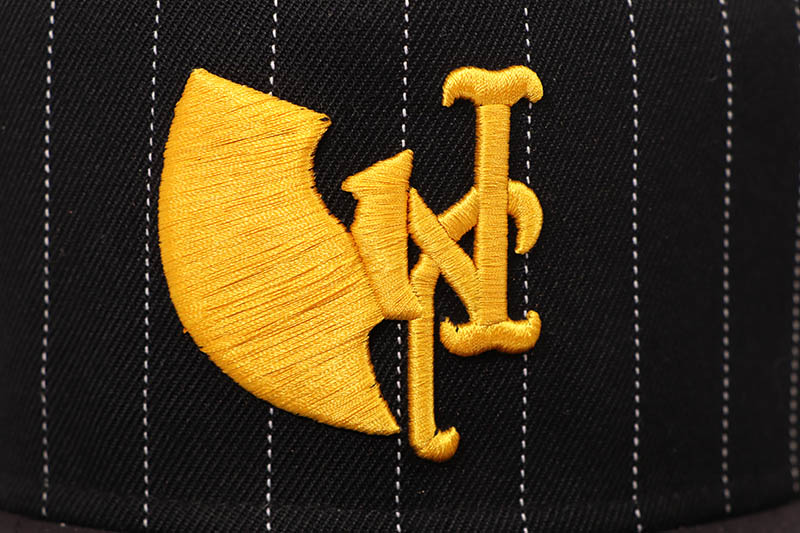 TWNTY TWO WU-TANG 36 CHAMBERS EST. 1993 SNAPBACK CAP (BLACK STRIPE/BLACK)