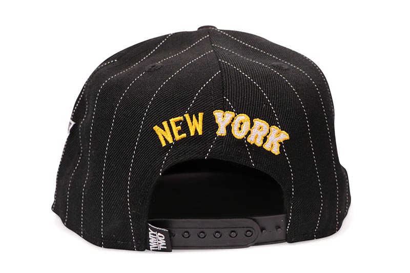 TWNTY TWO WU-TANG 36 CHAMBERS EST. 1993 SNAPBACK CAP (BLACK STRIPE
