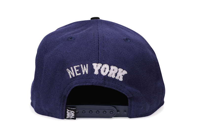 TWNTY TWO WU-TANG 36 CHAMBERS EST. 1993 SNAPBACK CAP (NAVY/BLACK