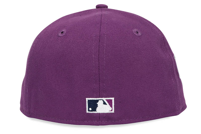 NEW ERA NEW YORK YANKEES 59FIFTY FITTED CAP (2000 WORLD SERIES CUSTOM SIDE PATCH/GREY UNDER VISOR/SPARKLING GRAPE LAVA RED)