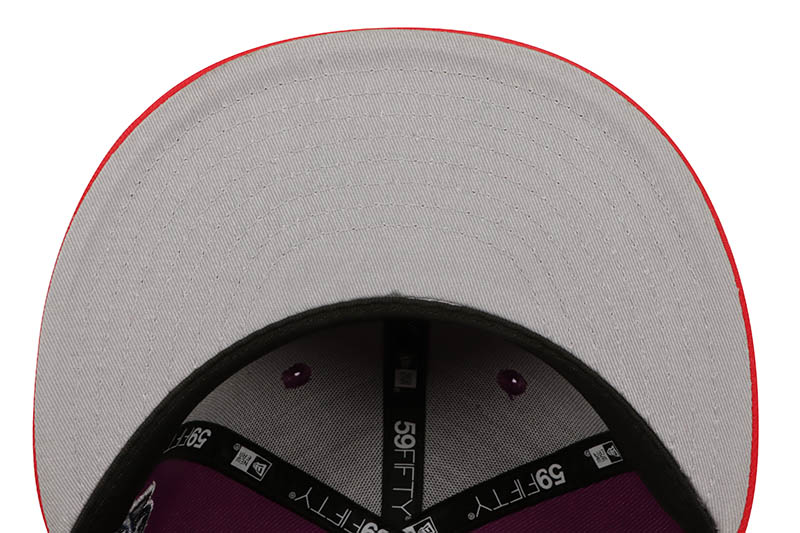 NEW ERA NEW YORK YANKEES 59FIFTY FITTED CAP (2000 WORLD SERIES CUSTOM SIDE PATCH/GREY UNDER VISOR/SPARKLING GRAPE LAVA RED)