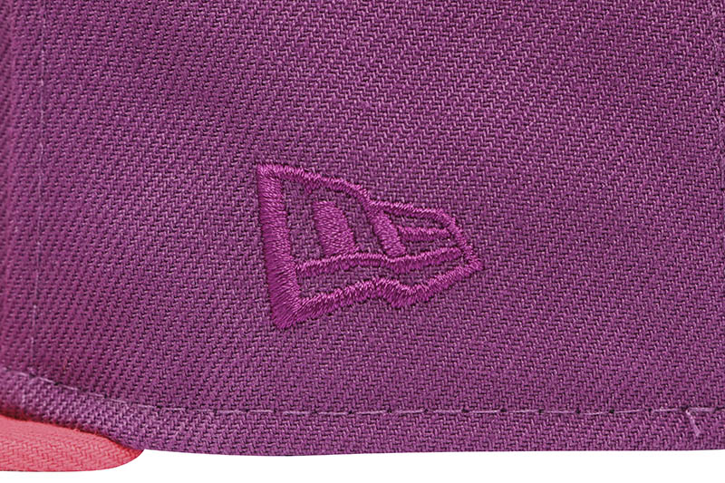 NEW ERA NEW YORK YANKEES 59FIFTY FITTED CAP (2000 WORLD SERIES CUSTOM SIDE PATCH/GREY UNDER VISOR/SPARKLING GRAPE LAVA RED)