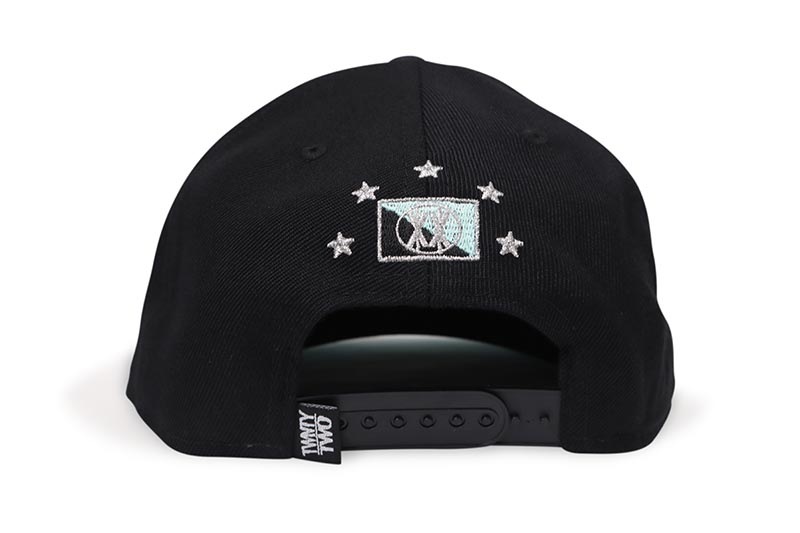 T.Iレア物　他にないツバ裏もTIFFANYブルー　TWNTY TWO TWNTY TWO NY TIFFANY SNAPBACK CAP (BLACK/TIFFANY BLUE UNDER VISOR