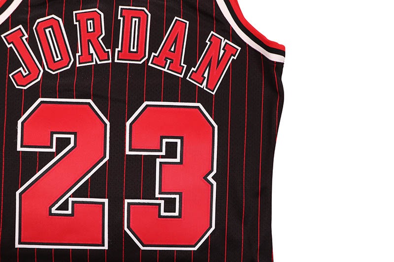 MITCHELL & NESS AUTHENTIC JERSEY (CHICAGO BULLS/ALTERNATE/MICHAEL JORDAN/#23/1996-97:BLACK) AJY4AC18126-CBUBLCK96MJO