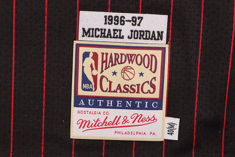 MITCHELL & NESS AUTHENTIC JERSEY (CHICAGO BULLS/ALTERNATE/MICHAEL JORDAN/#23/1996-97:BLACK) AJY4AC18126-CBUBLCK96MJO