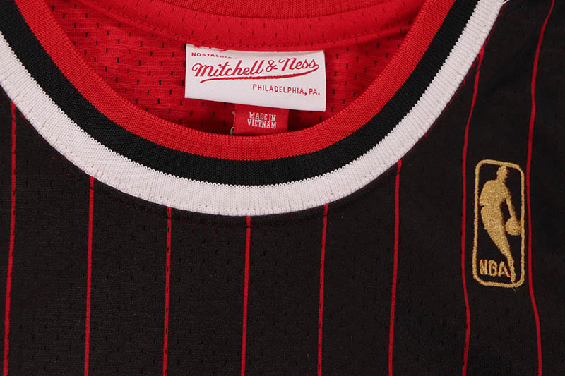 MITCHELL & NESS AUTHENTIC JERSEY (CHICAGO BULLS/ALTERNATE/MICHAEL JORDAN/#23/1996-97:BLACK) AJY4AC18126-CBUBLCK96MJO