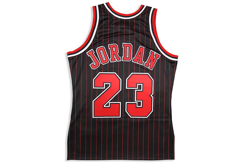 MITCHELL & NESS AUTHENTIC JERSEY (CHICAGO BULLS/ALTERNATE/1996-97/MICHAEL JORDAN)