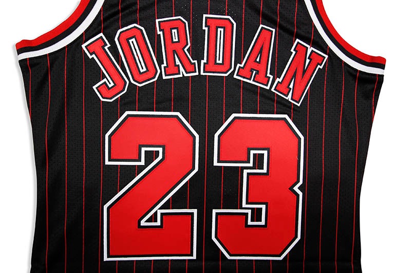 MITCHELL & NESS AUTHENTIC JERSEY (CHICAGO BULLS/ALTERNATE/1996-97/MICHAEL JORDAN)