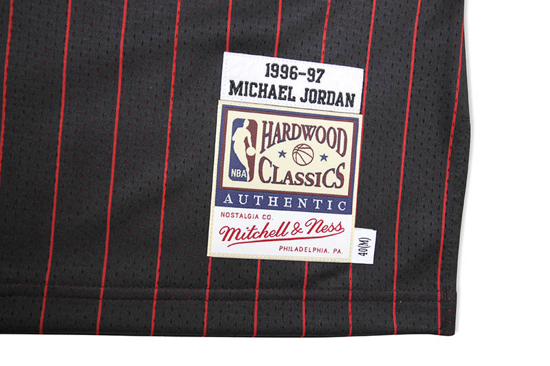 MITCHELL & NESS AUTHENTIC JERSEY (CHICAGO BULLS/ALTERNATE/1996-97/MICHAEL JORDAN)