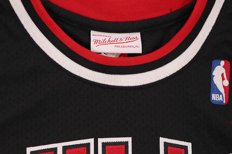 MITCHELL & NESS AUTHENTIC JERSEY (CHICAGO BULLS/ALTERNATE/MICHAEL JORDAN/#23/1997-98:BLACK) AJY4GS18400-CBUBLCK97MJO