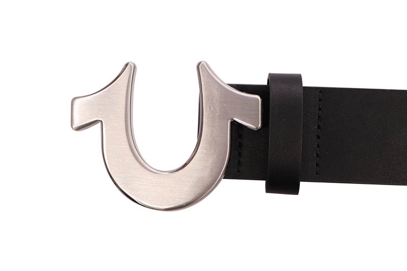 TRUE RELIGION HORSESHOE BUCKLE BELT (TR300897:SILVER METAL)