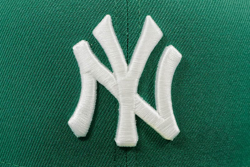 NEW ERA NEW YORK YANKEES 59FIFTY FITTED CAP (1996 WORLD SERIES CUSTOM SIDE PATCH/GREY UNDER VISOR/EMERALD GREEN)