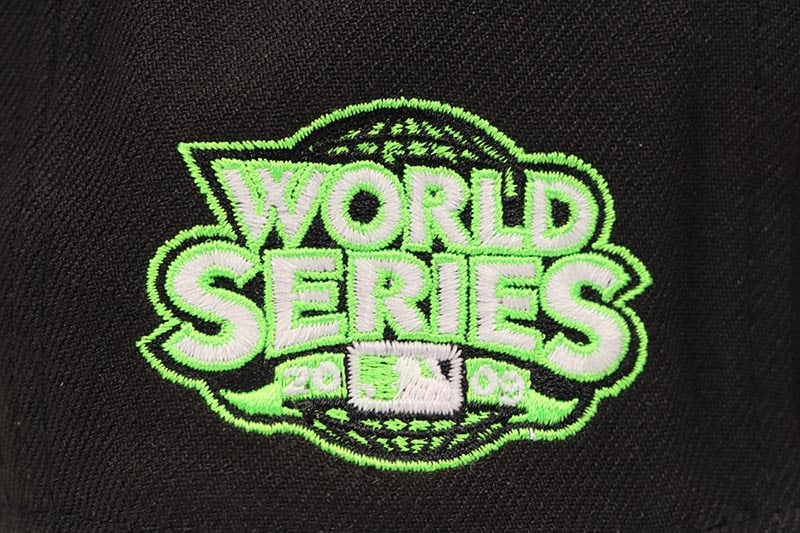 NEW ERA NEW YORK YANKEES 59FIFTY FITTED CAP (2009 WORLD SERIES SIDE PATCH/GREY UNDER VISOR/BLACK GLOW IN THE DARK) 14724843