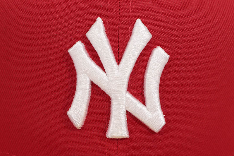 NEW ERA NEW YORK YANKEES 59FIFTY FITTED CAP (1999 WORLD SERIES SIDE PATCH/GREY UNDER VISOR/SCARLET) 70874677