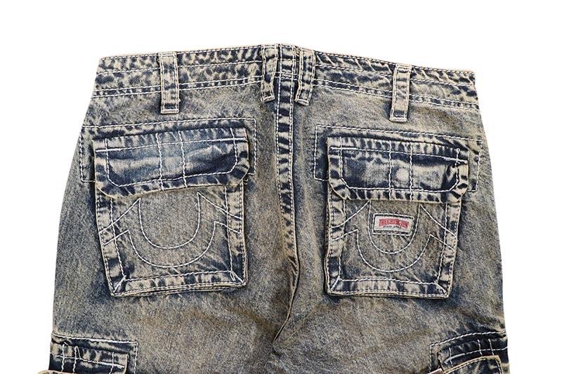 TRUE RELIGION BIG T STRAP ZIP CARGO BAGGY JEAN (109125C:ELIZABETH ST MEDIUM WASH)