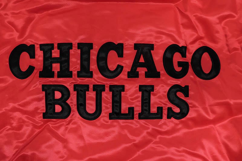 STARTER CHICAGO BULLS VARSITY SATIN FULL-SNAP JACKET (LS230167-CGB:RED)