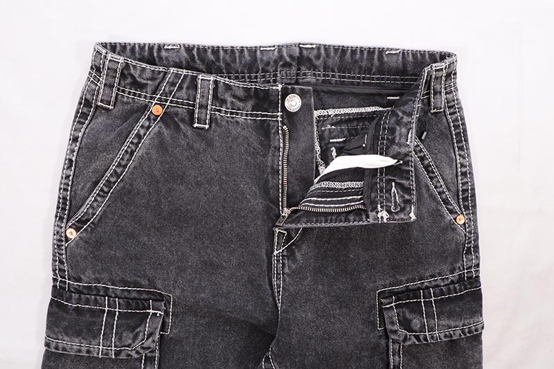TRUE RELIGION VINNY BIG T DENIM CARGO SHORT (109403:BULLET BLACK WASH)