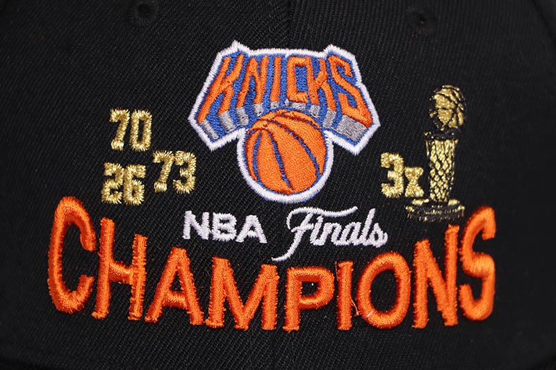 MITCHELL & NESS NEW YORK KNICKS CHAMPIONS TROPHY STRETCH SNAPBACK HAT (HC22295-NYKBLCK:BLACK)