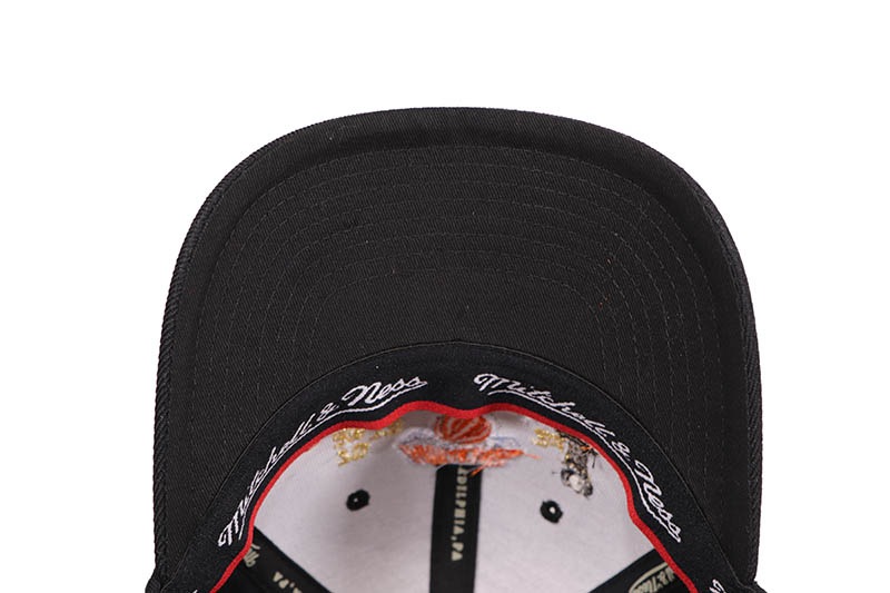 MITCHELL & NESS NEW YORK KNICKS CHAMPIONS TROPHY STRETCH SNAPBACK HAT (HC22295-NYKBLCK:BLACK)