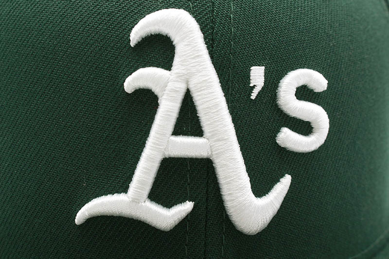 NEW ERA OAKLAND ATHLETICS 59FIFTY FITTED CAP (PINK UNDER VISOR/DARK GREEN)