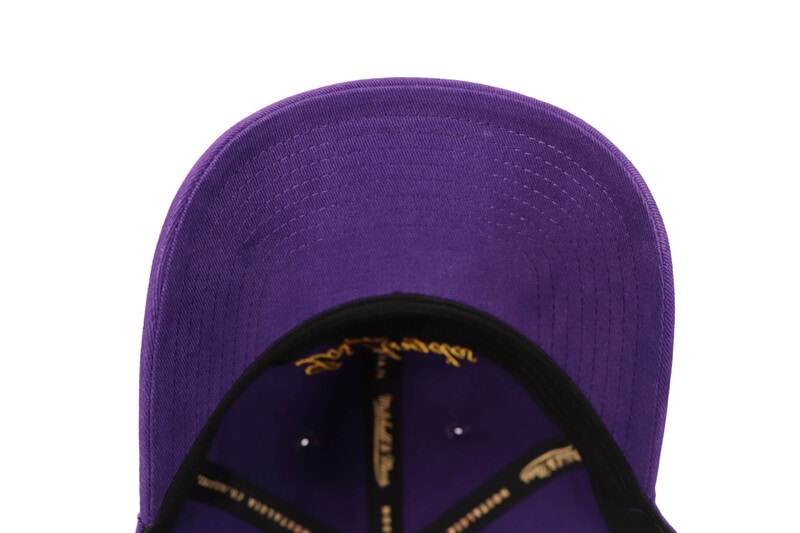 MITCHELL & NESS LOS ANGELES LAKERS SCRIPT STRAPBACK ADJUSTABLE HAT