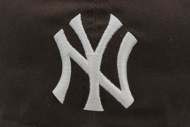 NEW ERA NEW YORK YANKEES 9TWENTY WASHED COTTON CLOTH STRAP CAP (BROWN/WHITE) 13552112