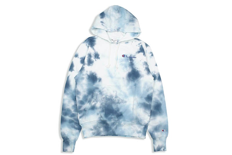 CHAMPION SCRUNCH DYE EMBROIDERED LOGO HOODIE (BLUE)