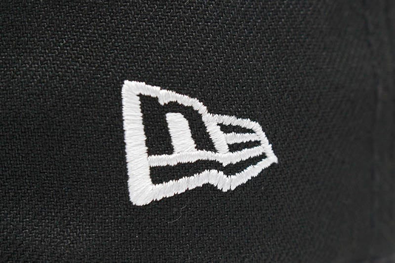 NEW ERA CHICAGO WHITE SOX 59FIFTY FITTED CAP (PINK UNDER VISOR/BLACK)