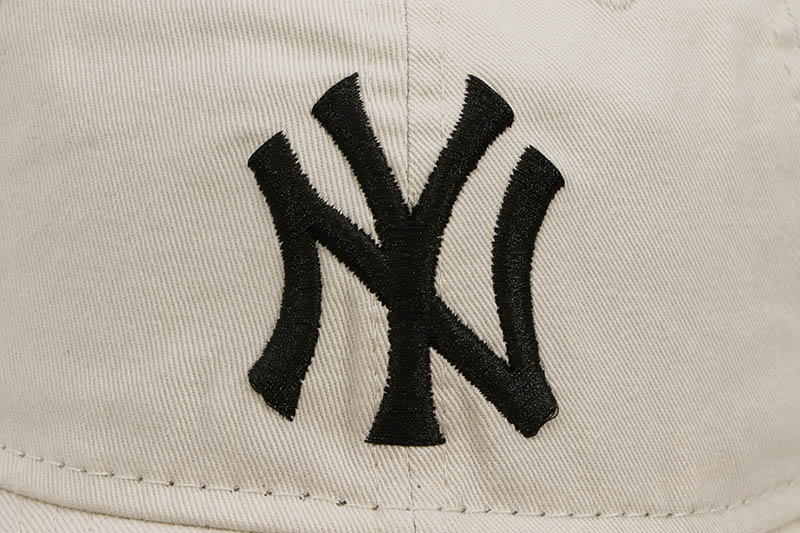 NEW ERA NEW YORK YANKEES 9TWENTY WASHED COTTON CLOTH STRAP CAP (IVORY/BLACK) 13552111