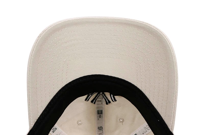 NEW ERA NEW YORK YANKEES 9TWENTY WASHED COTTON CLOTH STRAP CAP (IVORY/BLACK) 13552111