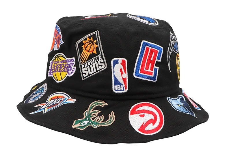 NBA■レイヤード メタル BUCKET HAT■送料込 NEW ERA TEAM LOGO ALLOVER NBA BUCKET HAT (BLACK) 14109614